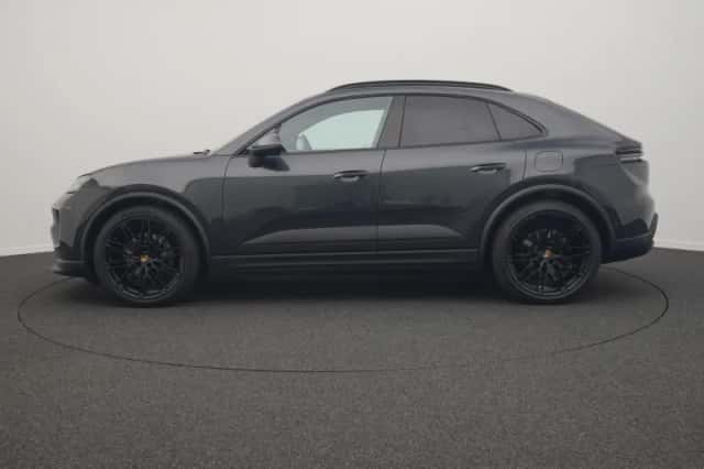 Porsche Macan (2024) thumbnail 2