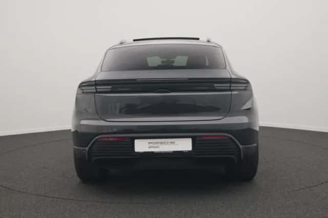 Porsche Macan (2024) thumbnail 4