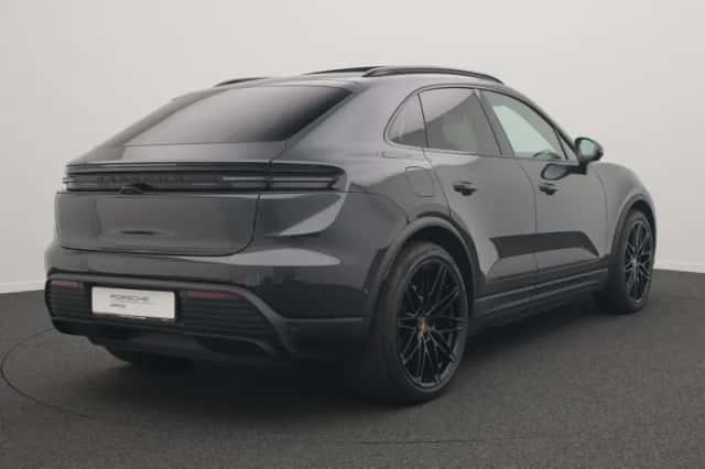 Porsche Macan (2024) thumbnail 5