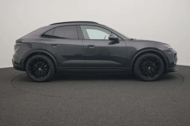 Porsche Macan (2024) thumbnail 6