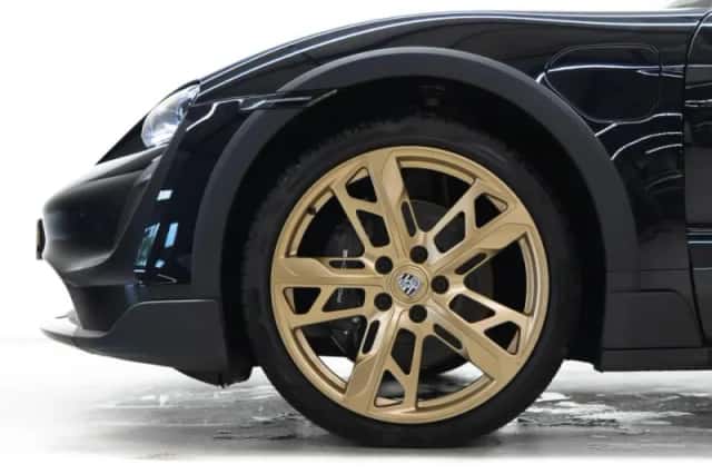 Porsche Taycan (2022) thumbnail 5