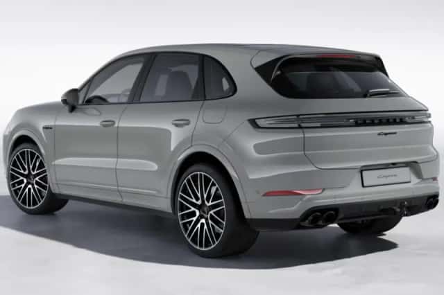 Porsche Cayenne (2023) thumbnail 3