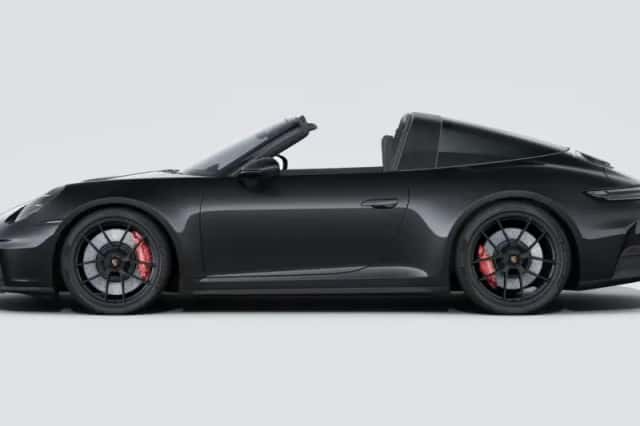 Porsche 911 (2024) thumbnail 2