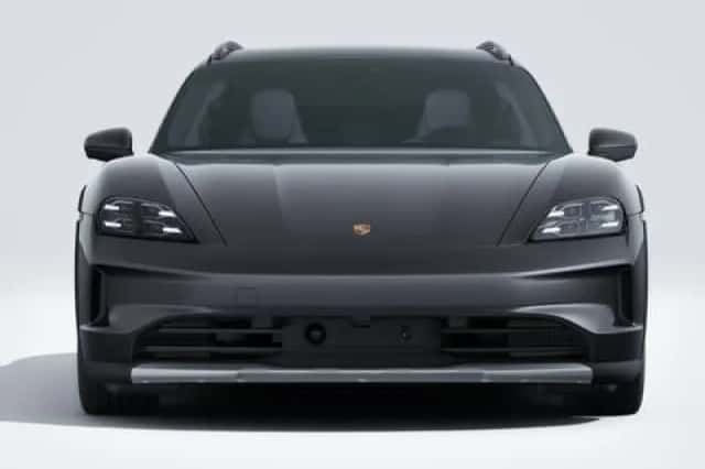 Porsche Taycan (2024) thumbnail 4