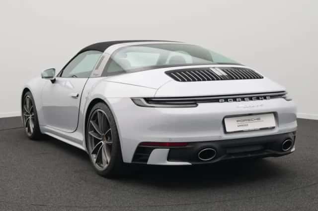 Porsche 911 (2024) thumbnail 3