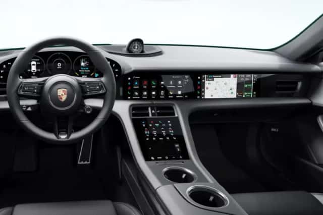 Porsche Taycan (2022) thumbnail 4
