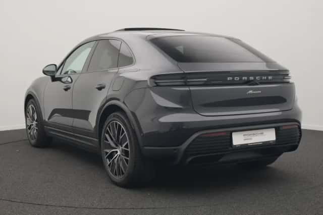 Porsche Macan (2026) thumbnail 3