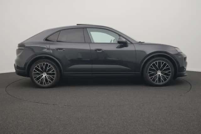 Porsche Macan (2026) thumbnail 6