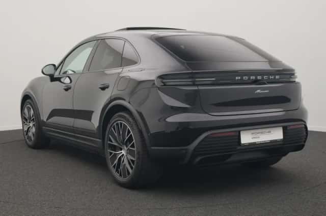 Porsche Macan (2026) thumbnail 3