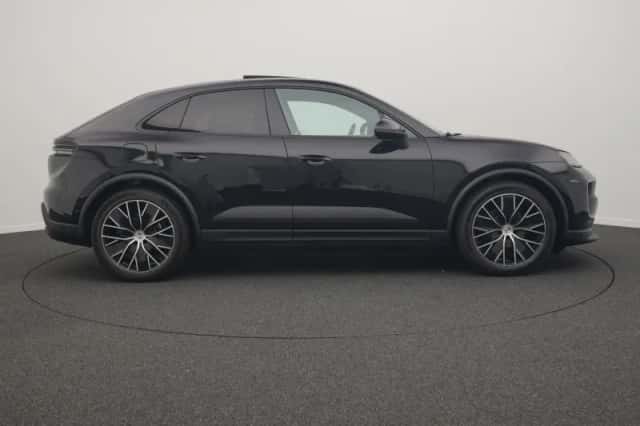 Porsche Macan (2026) thumbnail 6