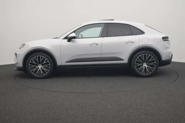 Porsche Macan (2026) thumbnail 2