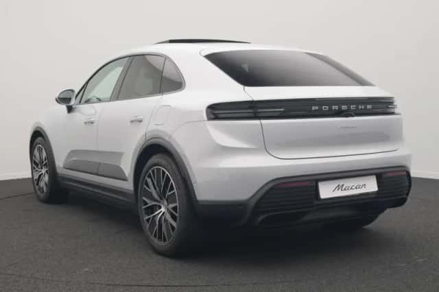 Porsche Macan (2026) thumbnail 3