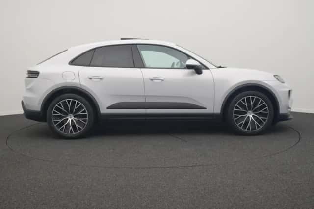 Porsche Macan (2026) thumbnail 6
