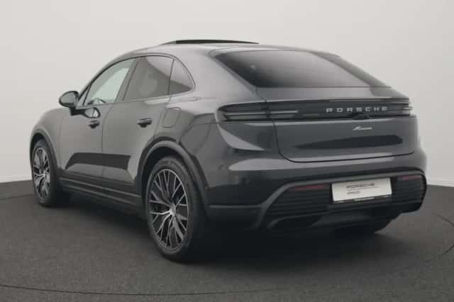 Porsche Macan (2026) thumbnail 3