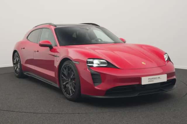 Porsche Taycan (2022) thumbnail 3