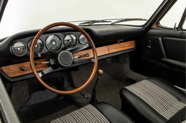 Porsche 911 (1965) thumbnail 3