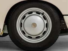 Porsche 911 (1965) thumbnail 24