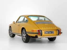 Porsche 911 (1971) thumbnail 2