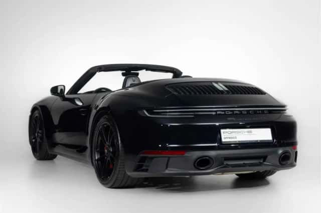 Porsche 911 (2024) thumbnail 2