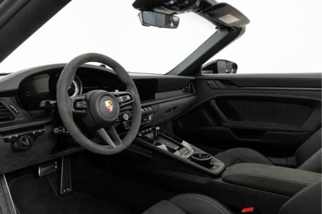 Porsche 911 (2024) thumbnail 3