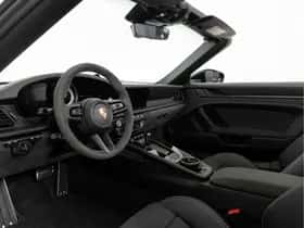 Porsche 911 (2024) thumbnail 3