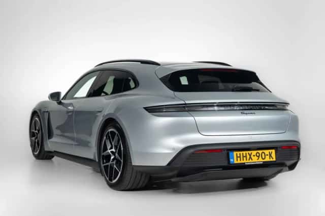 Porsche Taycan (2025) thumbnail 2