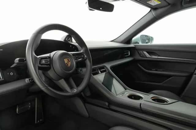 Porsche Taycan (2025) thumbnail 3