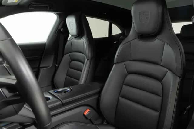 Porsche Taycan (2025) thumbnail 4