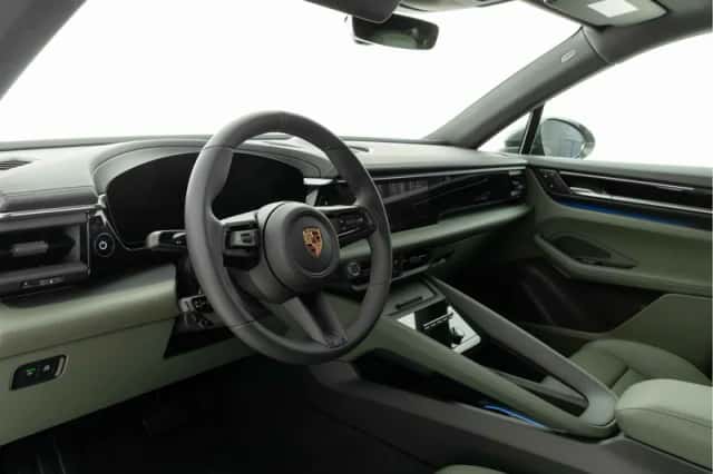 Porsche Macan (2026) thumbnail 3