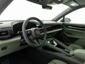 Porsche Macan (2026) thumbnail 3