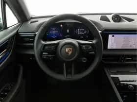 Porsche Macan (2026) thumbnail 9