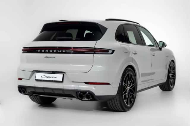 Porsche Cayenne (2025) thumbnail 2