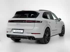 Porsche Cayenne (2025) thumbnail 2