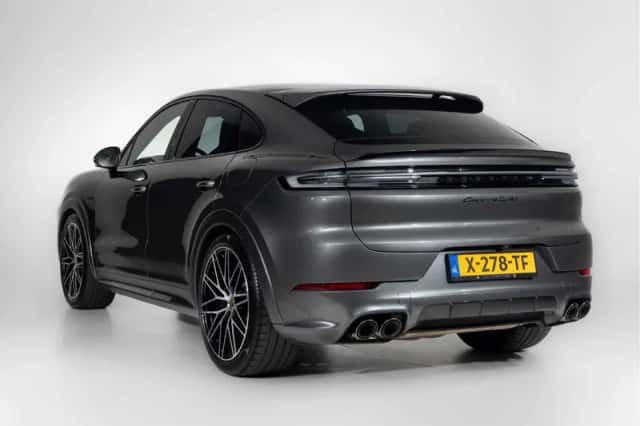 Porsche Cayenne (2024) thumbnail 2