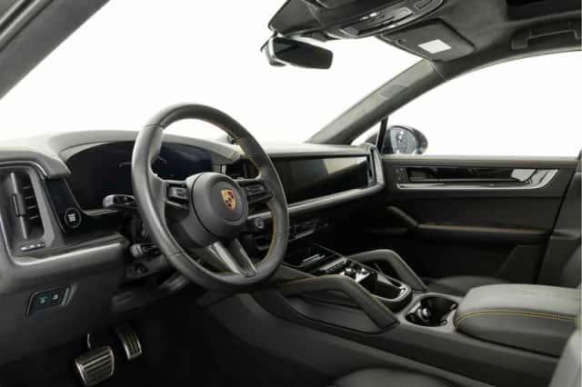 Porsche Cayenne (2024) thumbnail 3