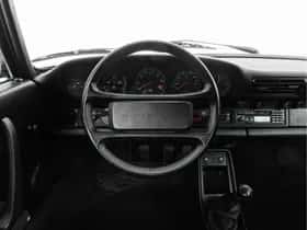 Porsche 911 (1988) thumbnail 9