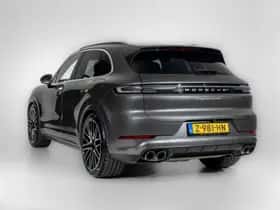 Porsche Cayenne (2024) thumbnail 2