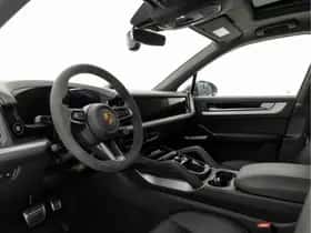 Porsche Cayenne (2024) thumbnail 3
