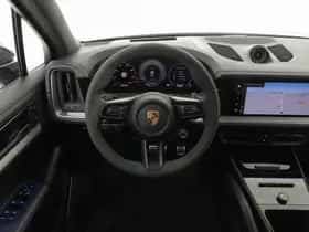 Porsche Cayenne (2024) thumbnail 18