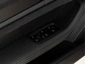 Porsche Taycan (2024) thumbnail 24