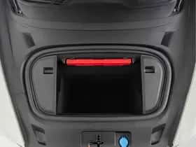 Porsche Taycan (2024) thumbnail 33