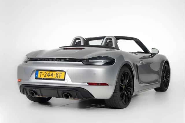 Porsche 718 (2022) thumbnail 2