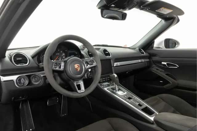 Porsche 718 (2022) thumbnail 3