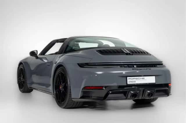Porsche 911 (2025) thumbnail 2