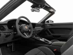 Porsche 911 (2025) thumbnail 3