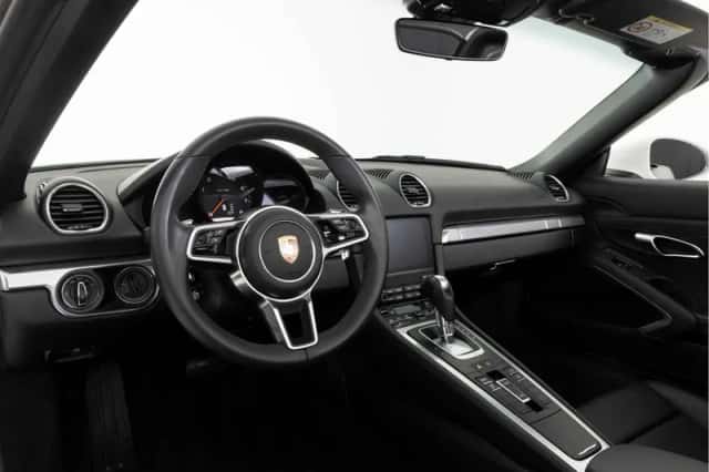 Porsche 718 (2023) thumbnail 3