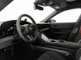 Porsche Taycan (2024) thumbnail 3