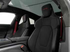 Porsche Taycan (2024) thumbnail 4
