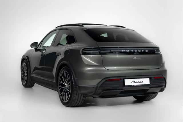 Porsche Macan (2025) thumbnail 2
