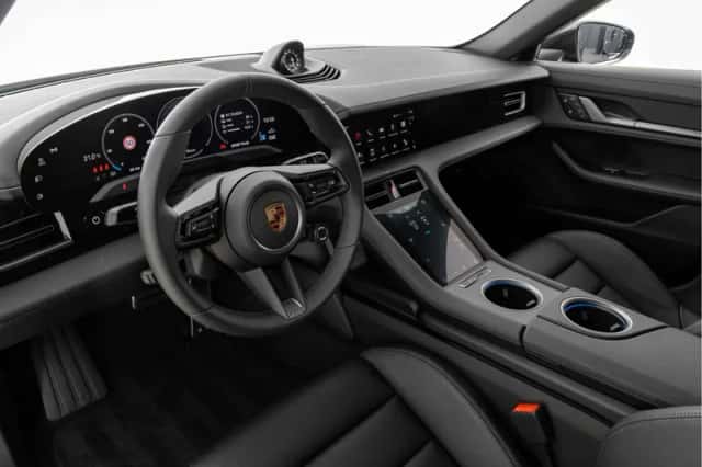 Porsche Taycan (2025) thumbnail 3